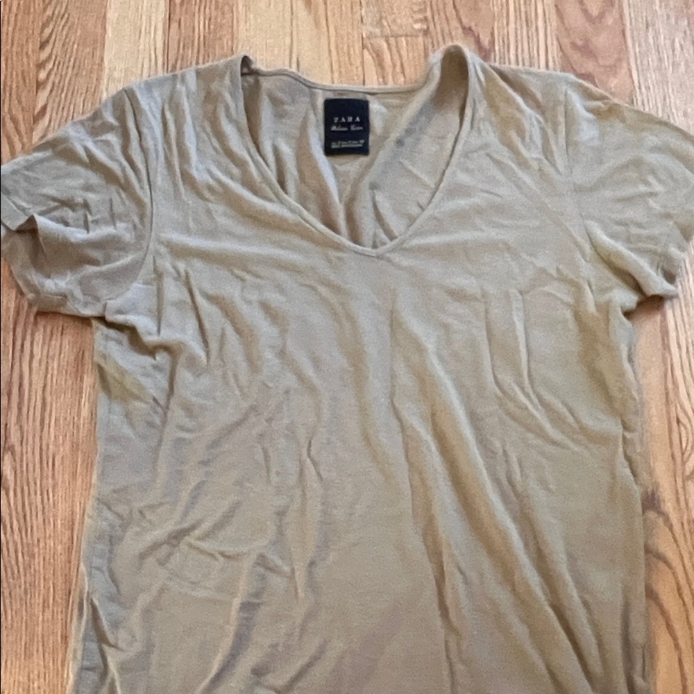 Zara Women's Beige V-Neck Short Sleeve Tee